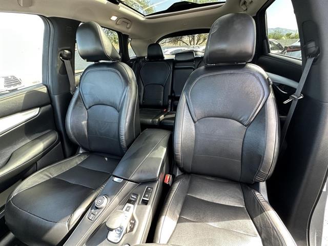 2019 Infiniti QX50 Essential photo 15