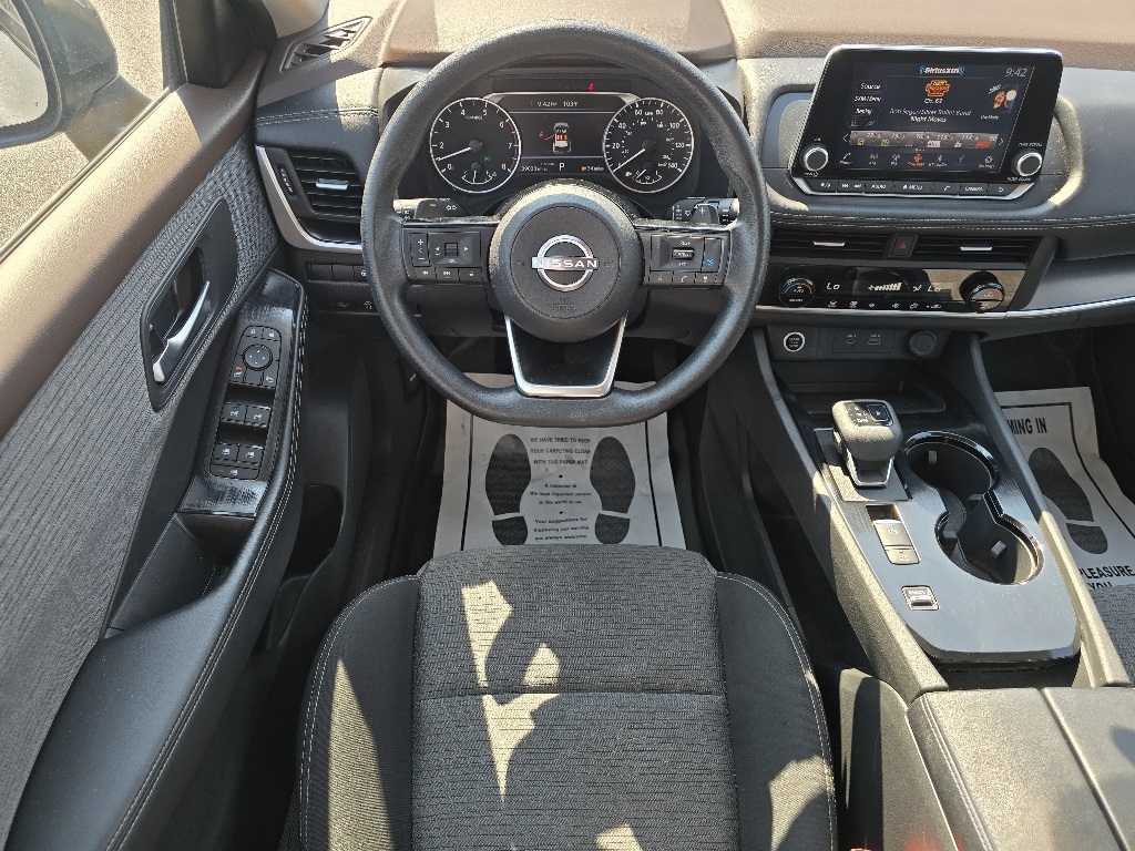 2023 Nissan Rogue SV photo 3