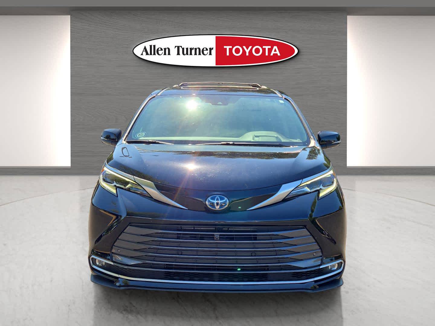 2024 Toyota Sienna Platinum photo 2
