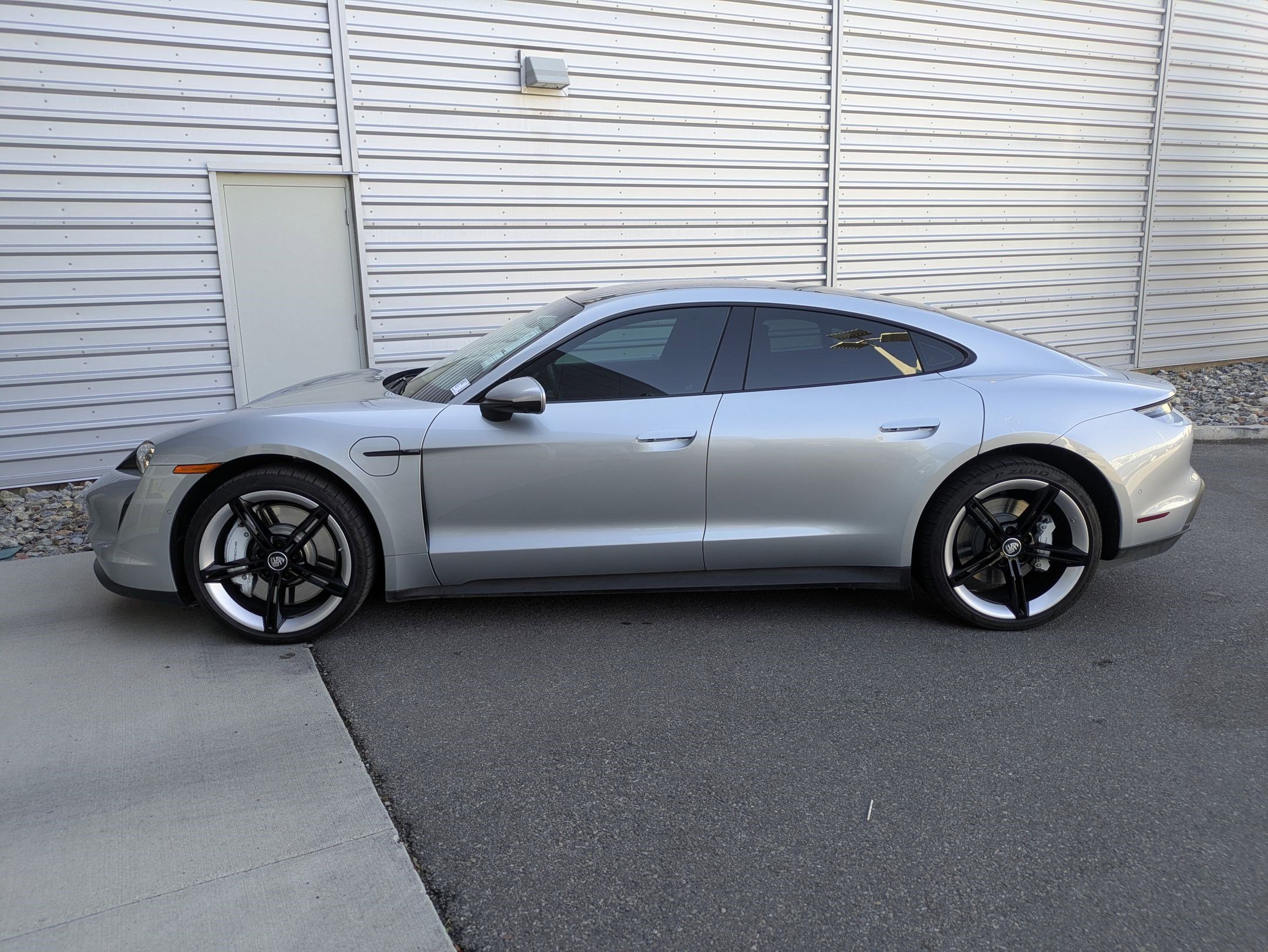 2022 Porsche Taycan 4S photo 2