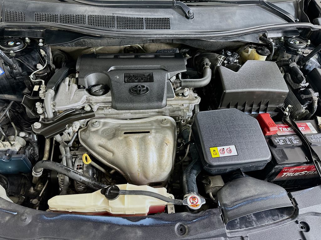 2017 Toyota Camry XLE photo 28