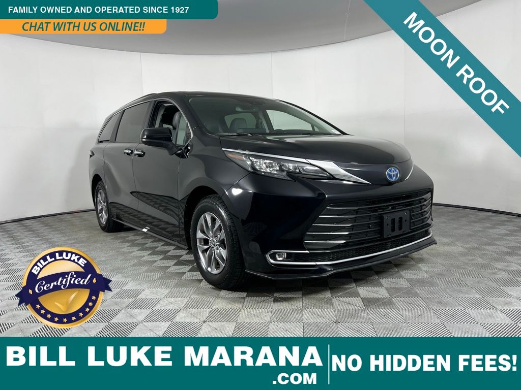 2024 Toyota Sienna XLE's photo