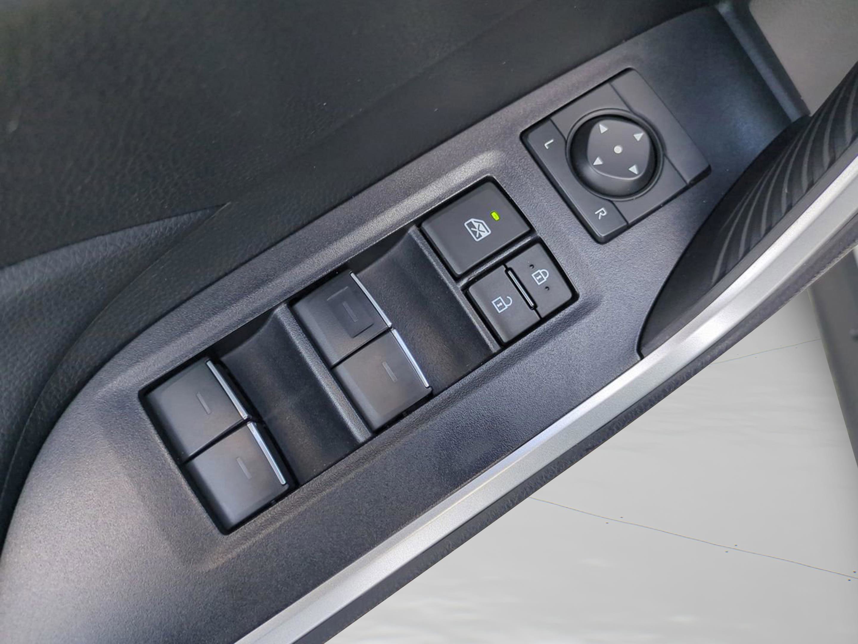 2024 Toyota RAV4 XLE photo 24