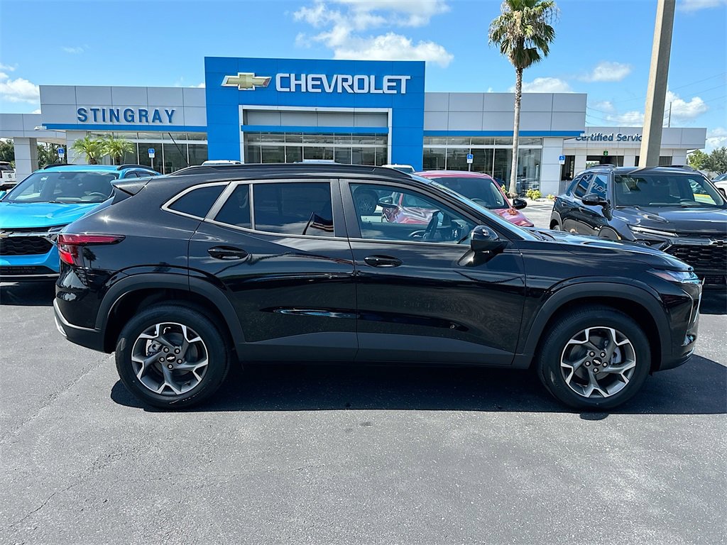2025 Chevrolet Trax LT photo 3