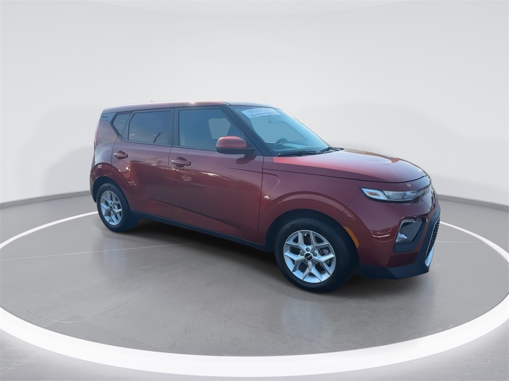 2022 Kia Soul LX photo 2