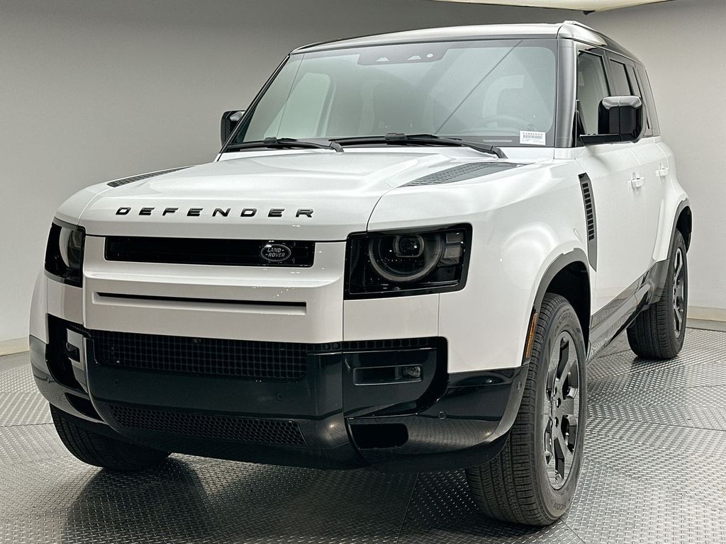 2026 Land Rover Defender X-Dynamic SE's photo