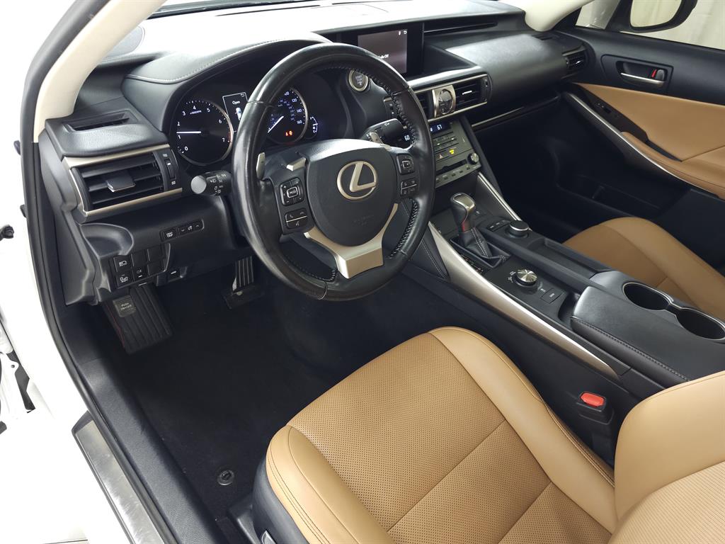 2017 Lexus IS 300 photo 11