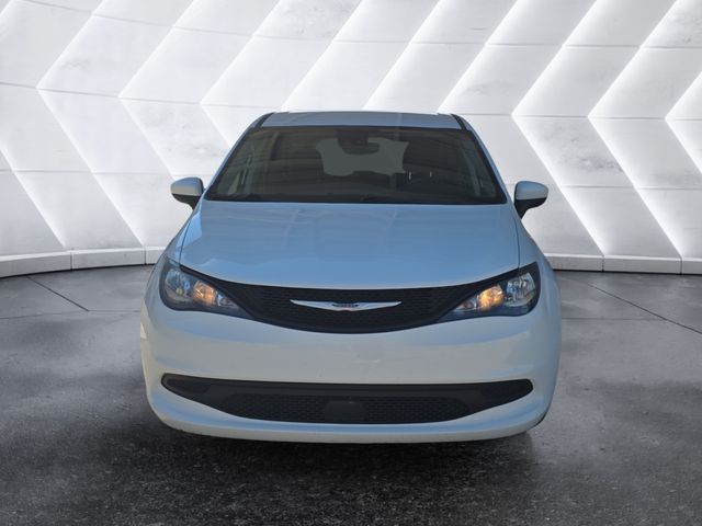 2023 Chrysler Voyager LX photo 2