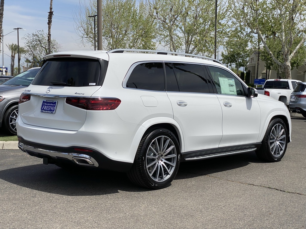 2025 Mercedes Benz GLS 580 4MATIC photo 3
