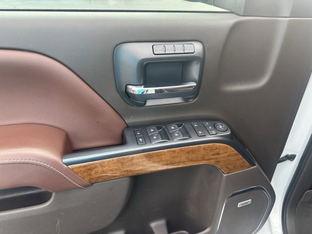 2018 Chevrolet Silverado 1500 High Country photo 3