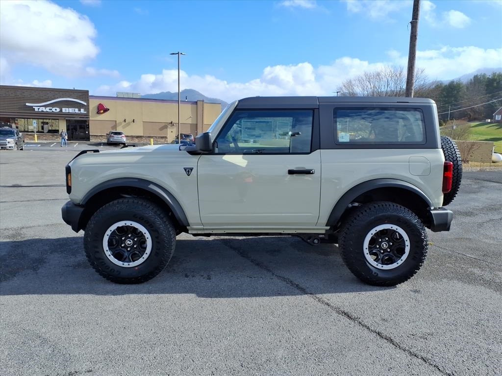 2025 Ford Bronco Base photo 2