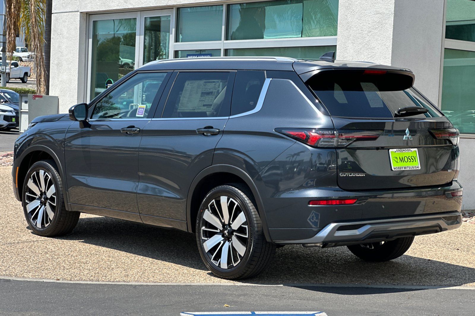 2025 Mitsubishi Outlander SEL photo 6