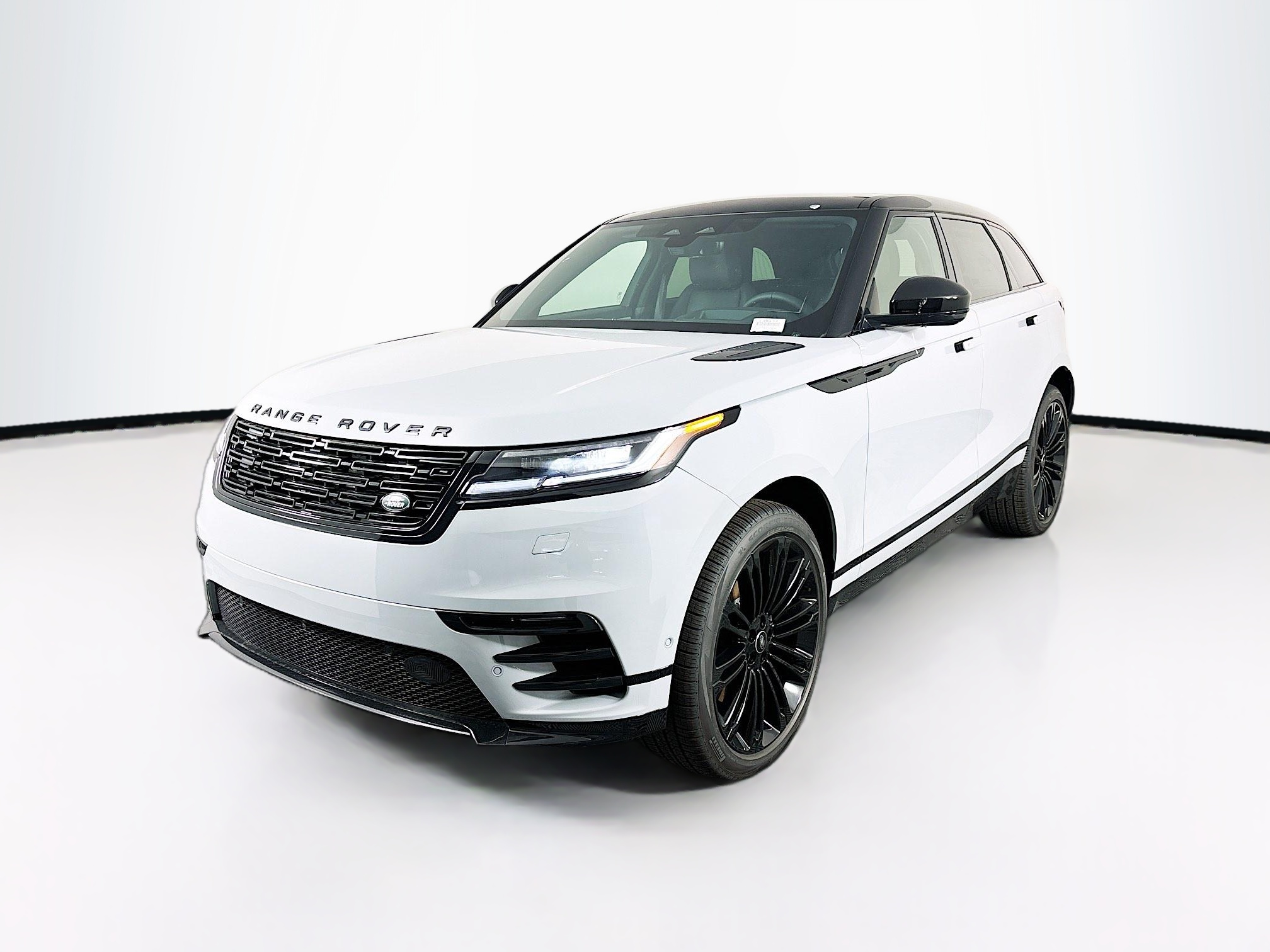 2026 Land Rover Range Rover Velar Dynamic SE's photo