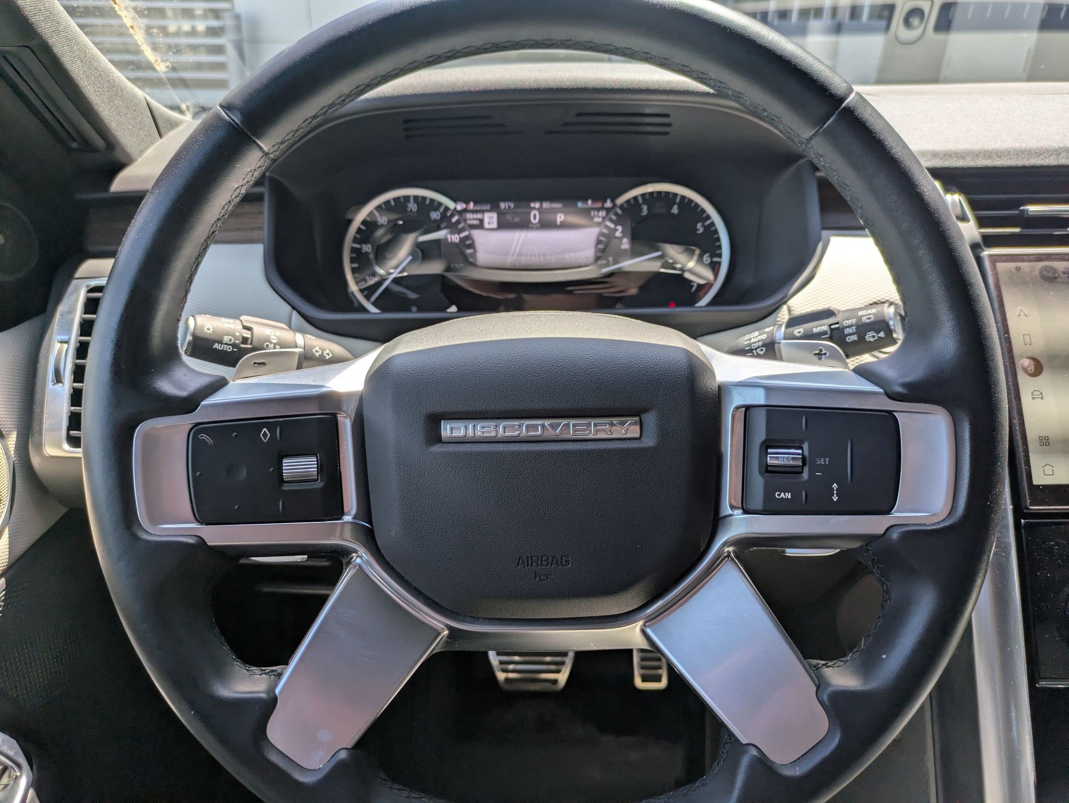 2023 Land Rover Discovery P300 S S R-Dynamic photo 11