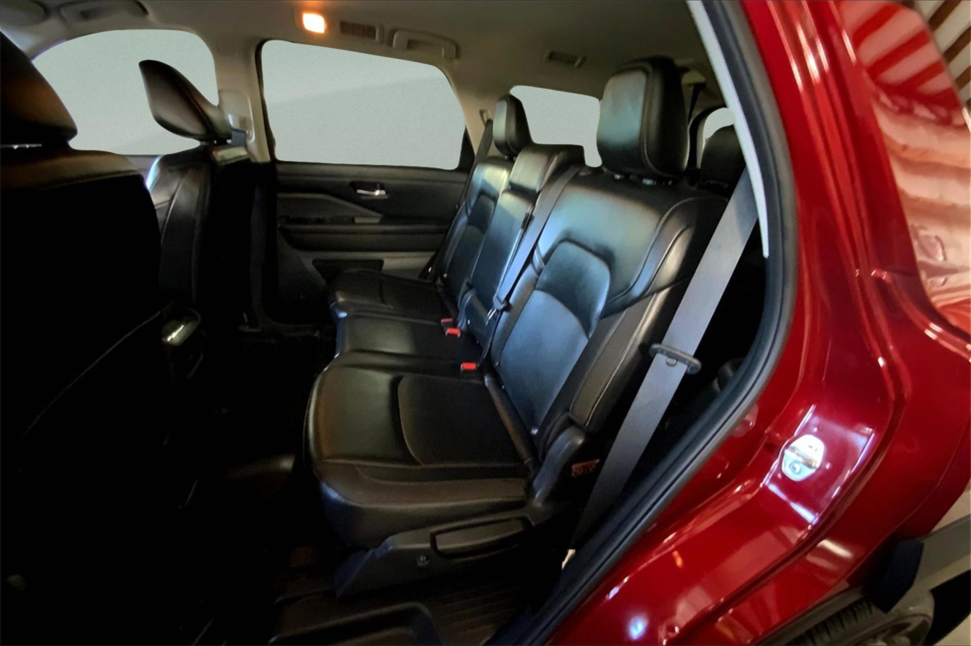 2023 Nissan Pathfinder SL photo 17