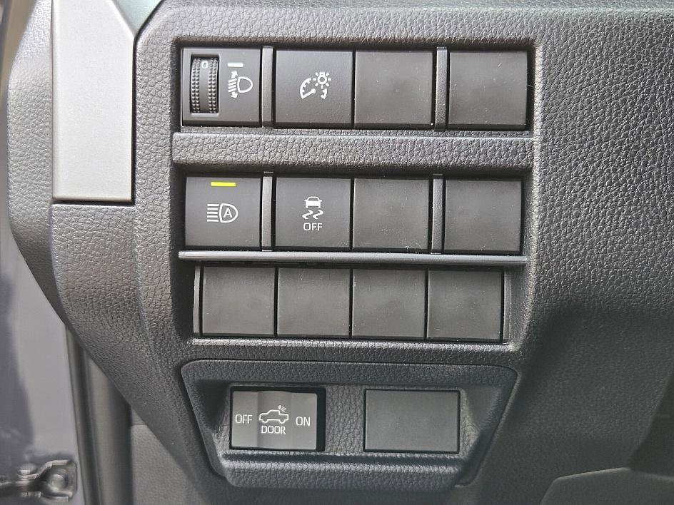 2025 Toyota Tacoma SR5 photo 26