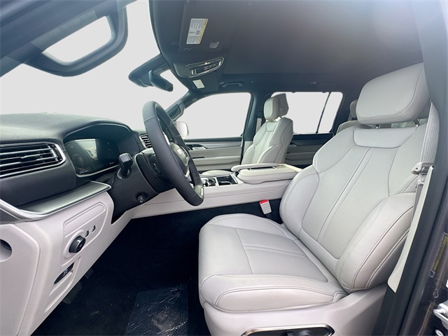 2025 Jeep Wagoneer L Series I photo 17