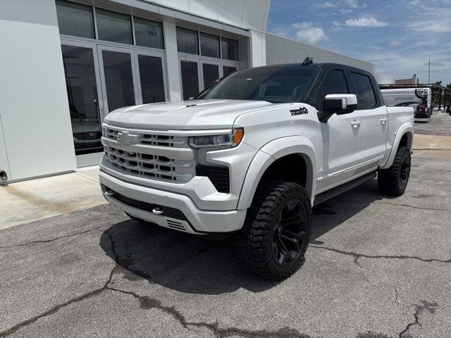 2023 Chevrolet Silverado 1500 High Country photo 2