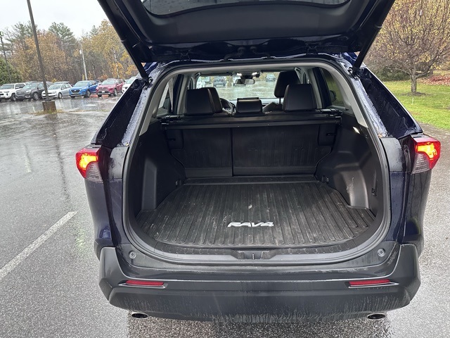 2022 Toyota RAV4 XLE Premium photo 2