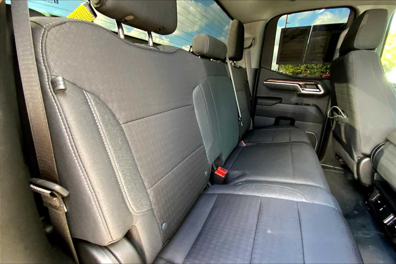 2024 Chevrolet Silverado RST photo 17