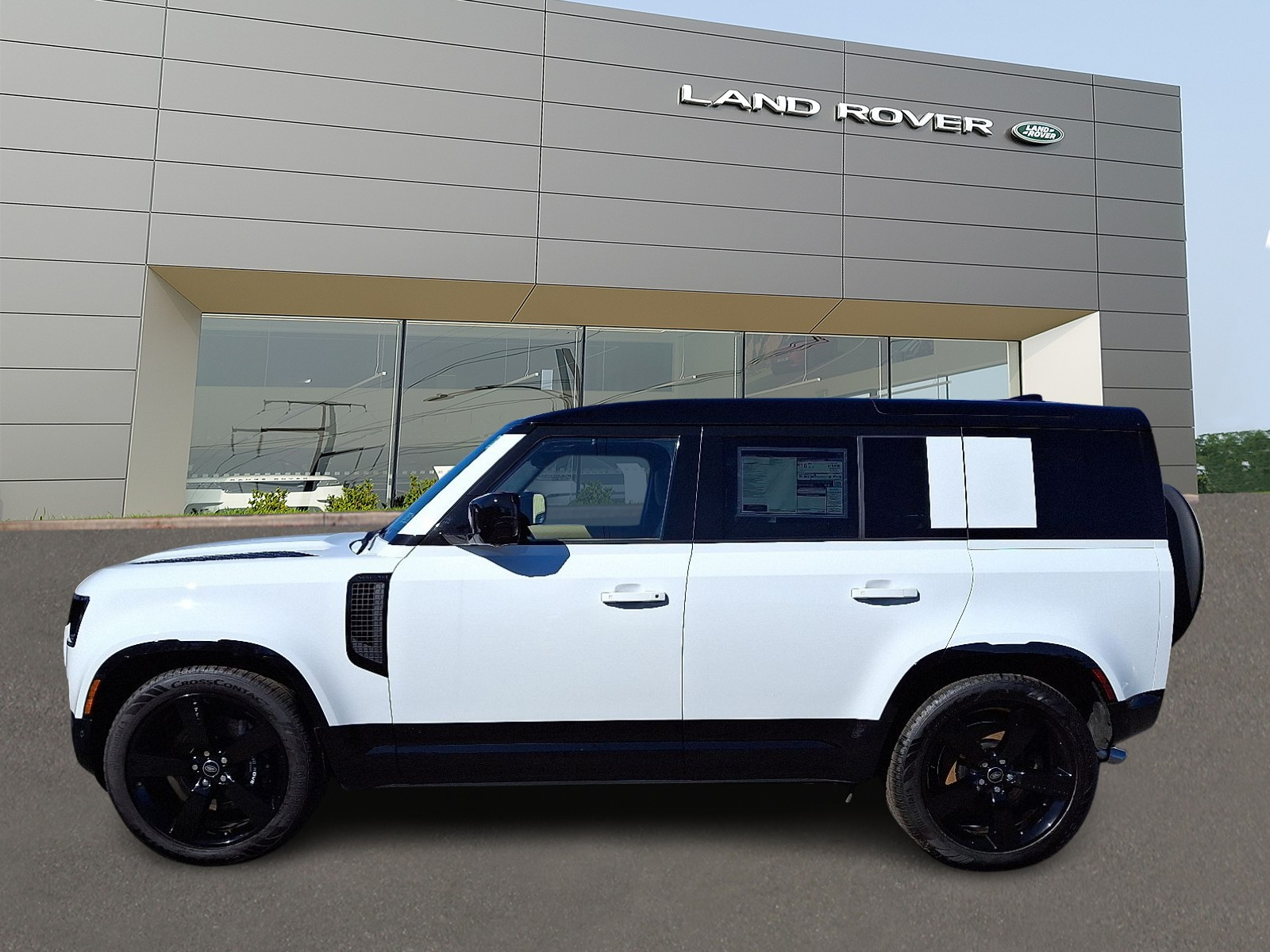 2025 Land Rover Defender 110 V8 photo 2