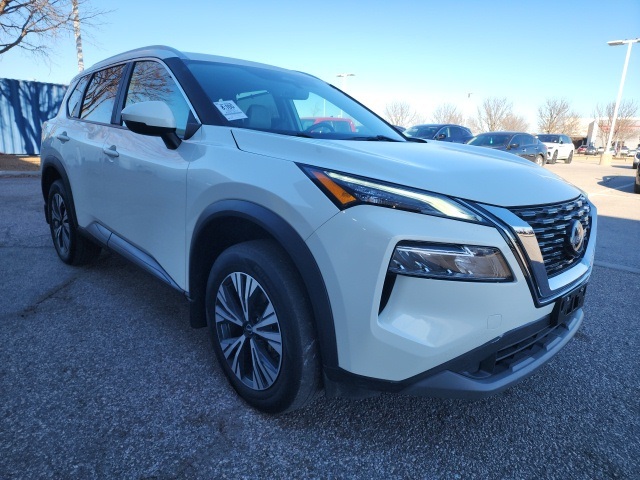 2023 Nissan Rogue SV's photo