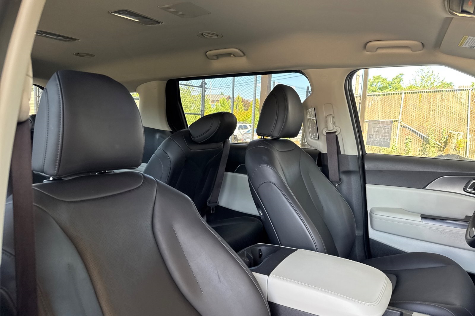 2024 Kia Carnival LX photo 16