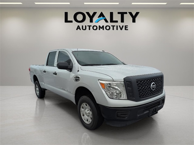 2019 Nissan Titan S Crew Cab photo 2