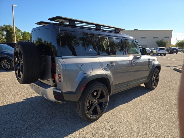 2022 Land Rover Defender 110 S photo 4