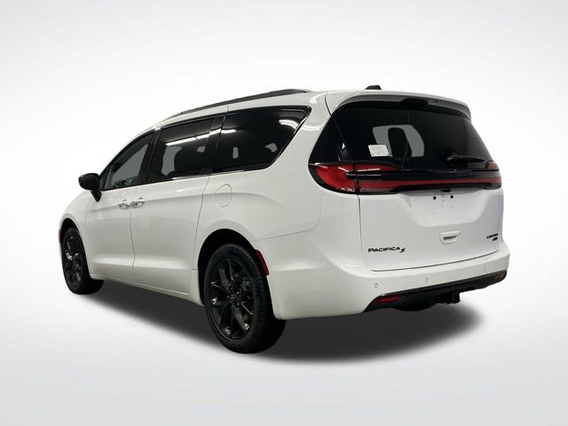 2026 Chrysler Pacifica Limited photo 2