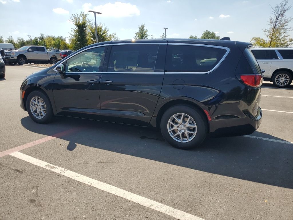 2026 Chrysler Voyager LX photo 6