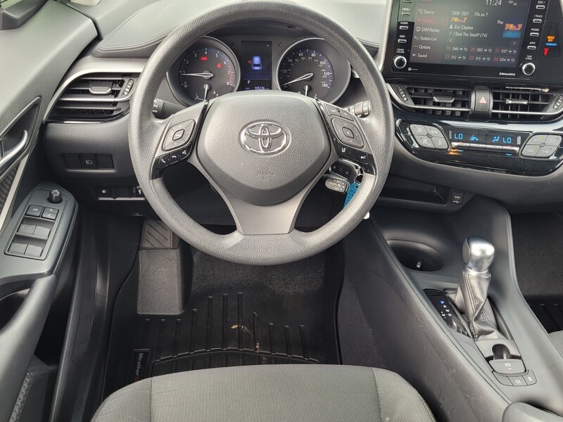 2020 Toyota C-HR LE photo 5