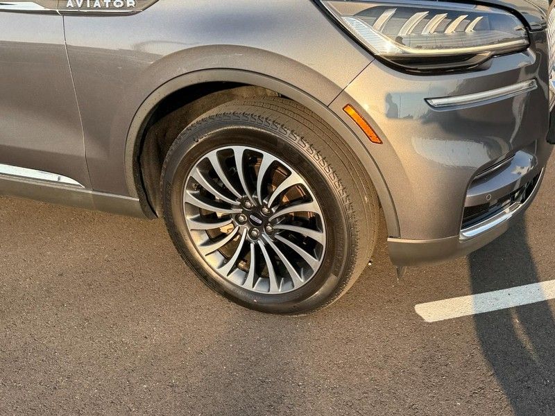 2022 Lincoln Aviator Standard photo 9