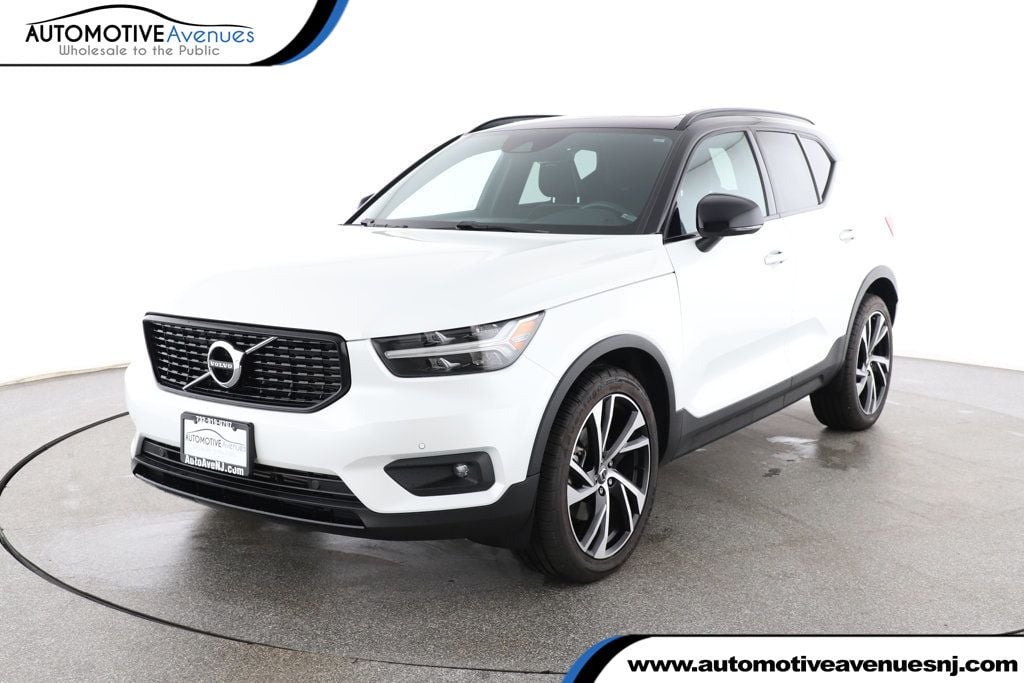 2022 Volvo XC40 R-Design