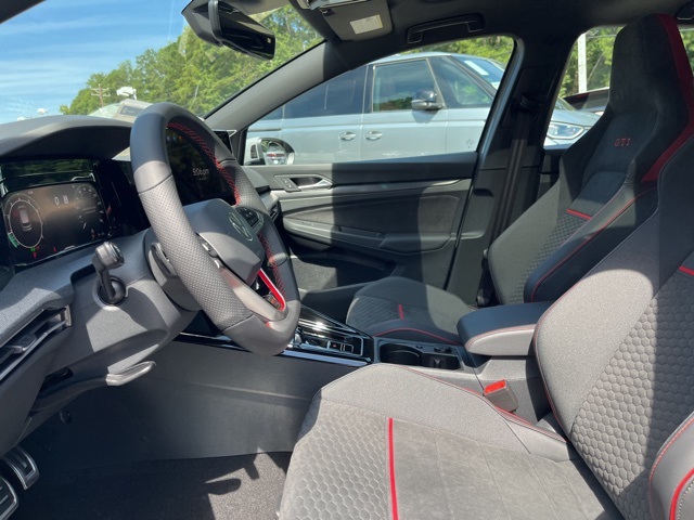2025 Volkswagen Golf GTI SE photo 7