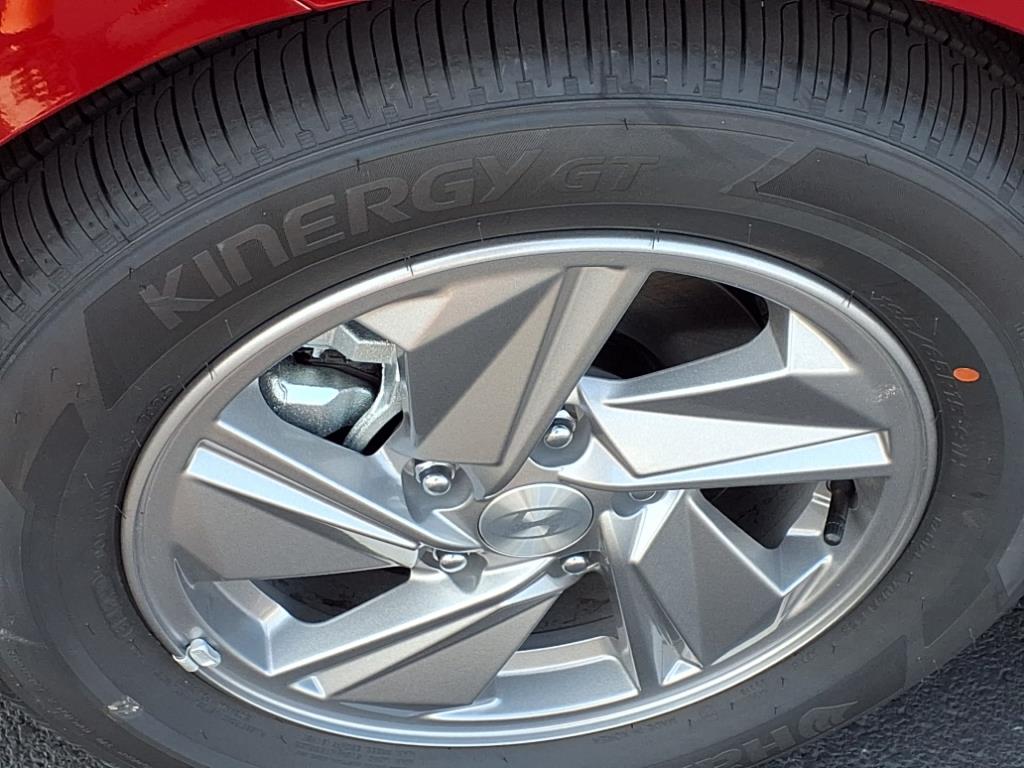 2025 Hyundai Elantra SE photo 12
