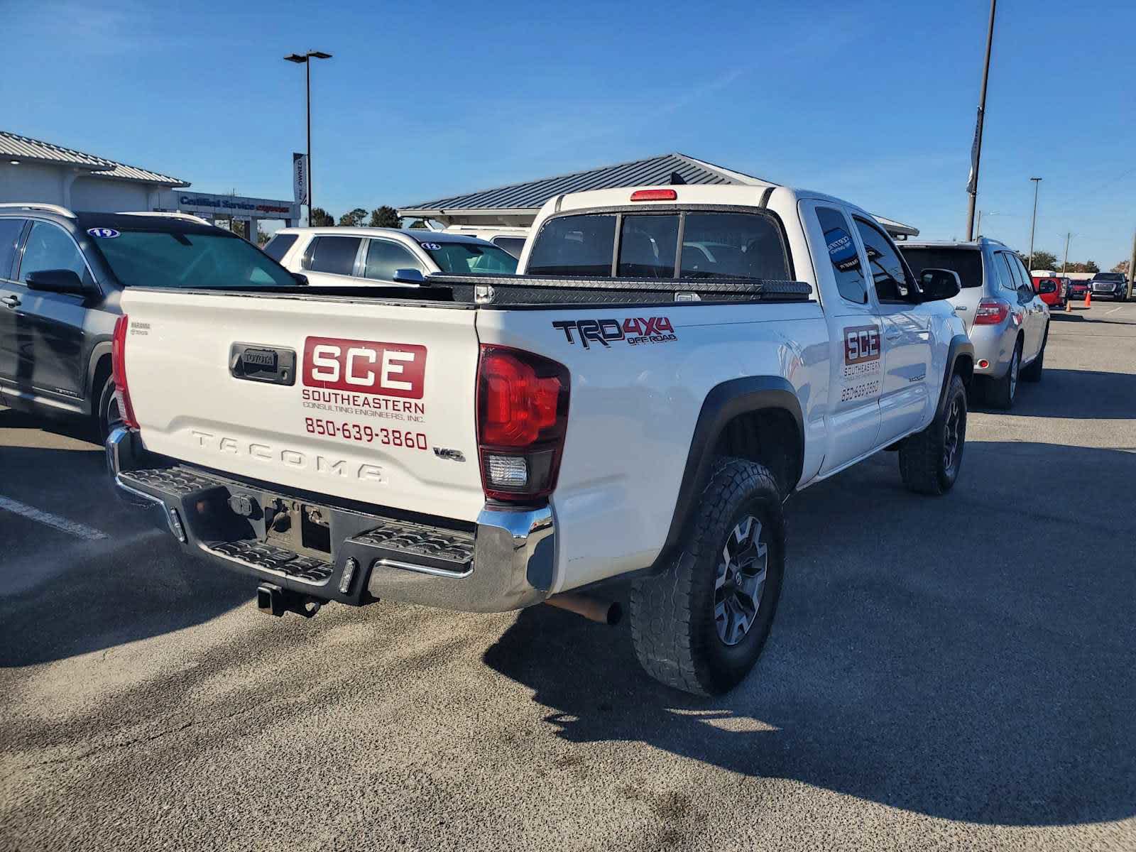 2019 Toyota Tacoma 4x4 SR5 photo 2