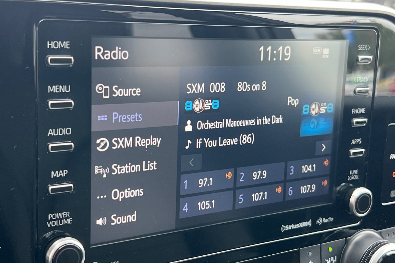 2021 Toyota Highlander XLE photo 21