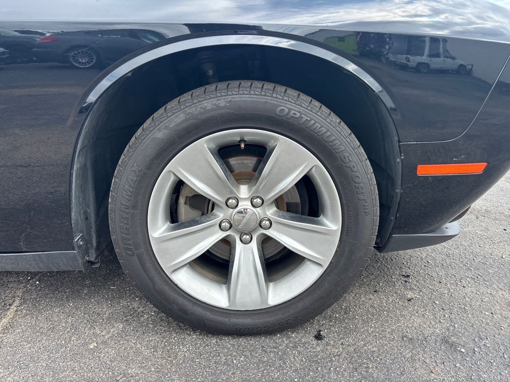 2020 Dodge Challenger SXT photo 2