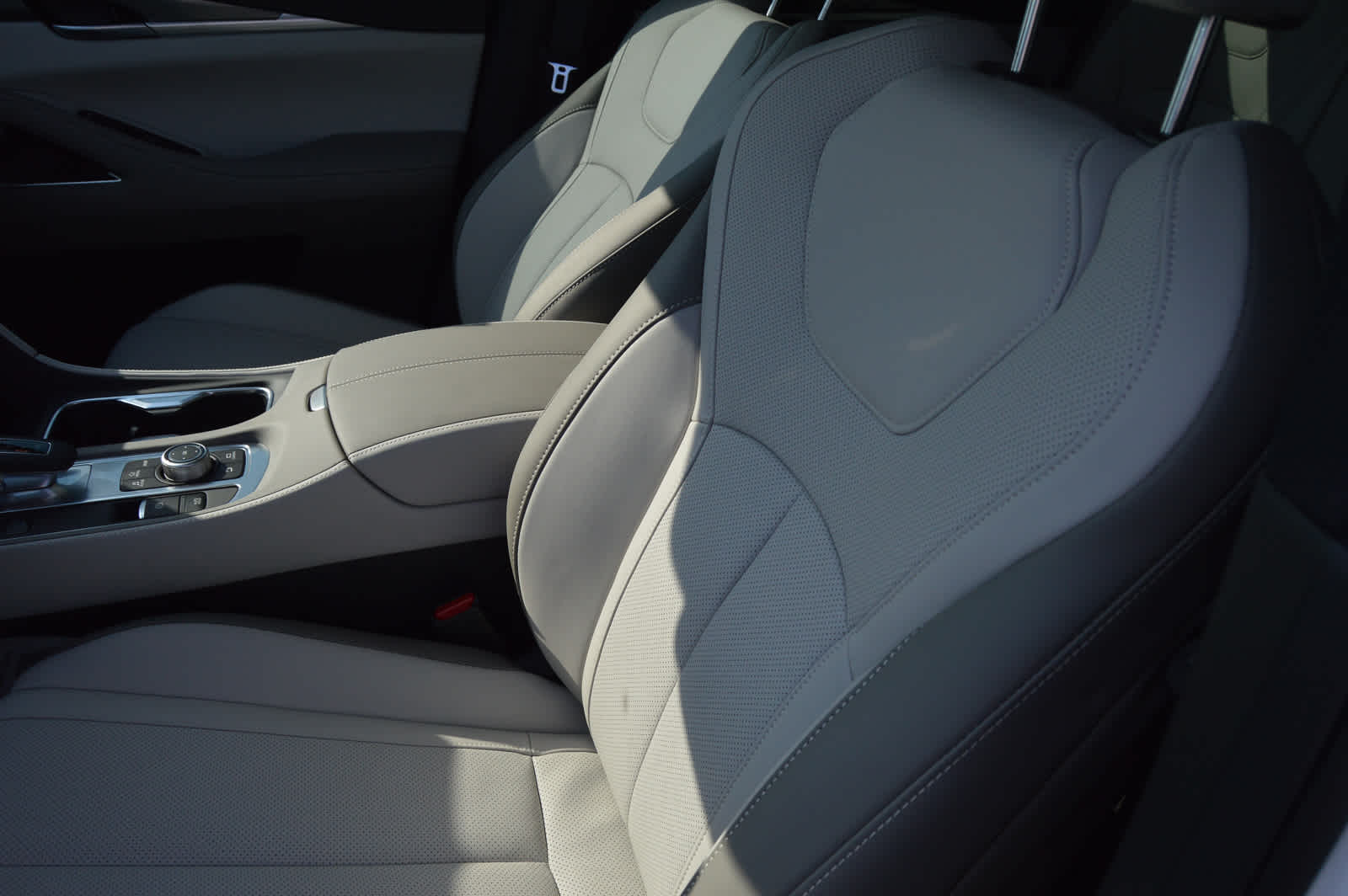 2026 Infiniti QX60 Luxe photo 8