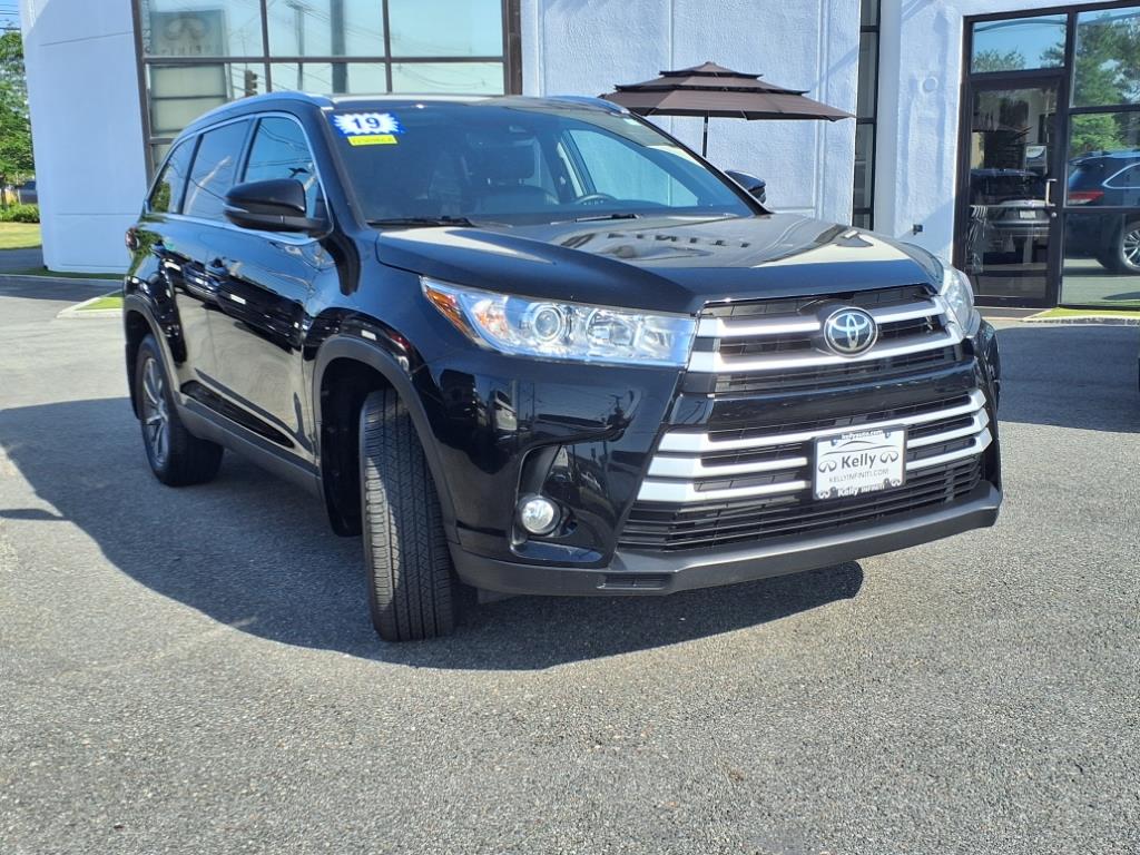 2019 Toyota Highlander XLE photo 2