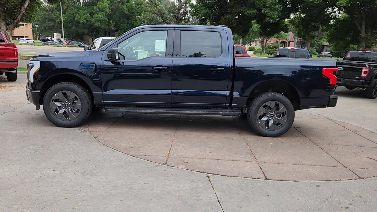 2025 Ford F-150 Lightning photo 3