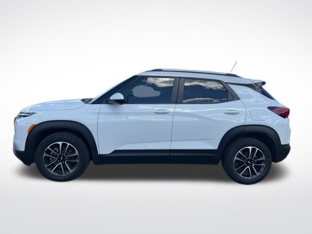 2024 Chevrolet Trailblazer LT photo 2