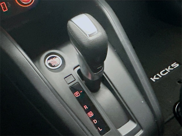 2025 Nissan Kicks Play S photo 18