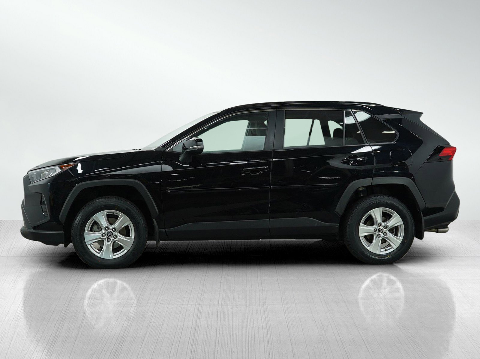 Used 2021 Toyota RAV4 XLE with VIN 2T3P1RFV3MC245929 for sale in Bloomington, Minnesota
