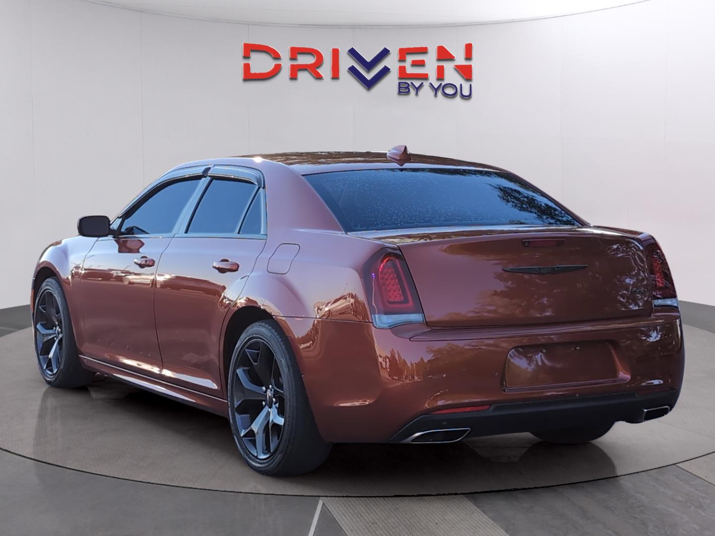 2021 Chrysler 300 Touring L photo 3