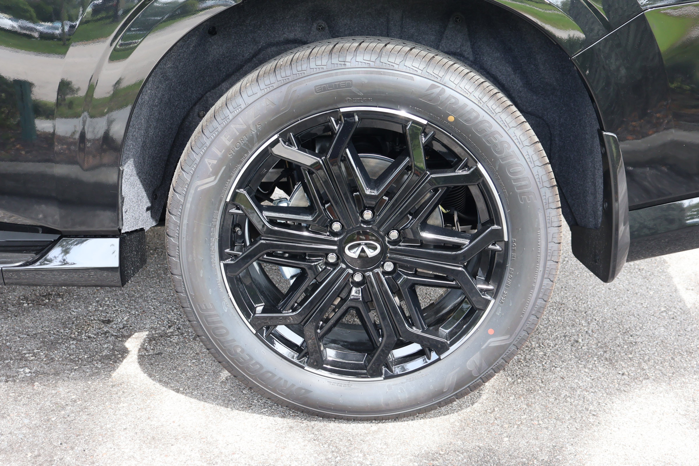 2026 Infiniti QX80 Sensory photo 9