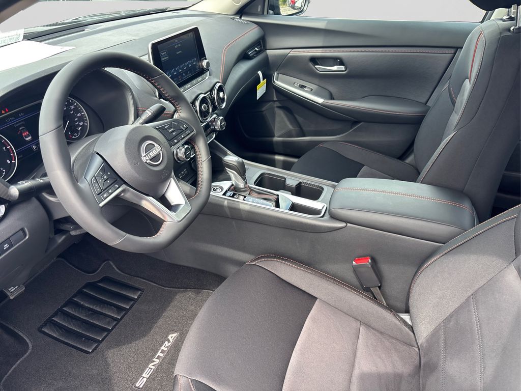 2025 Nissan Sentra SR photo 8
