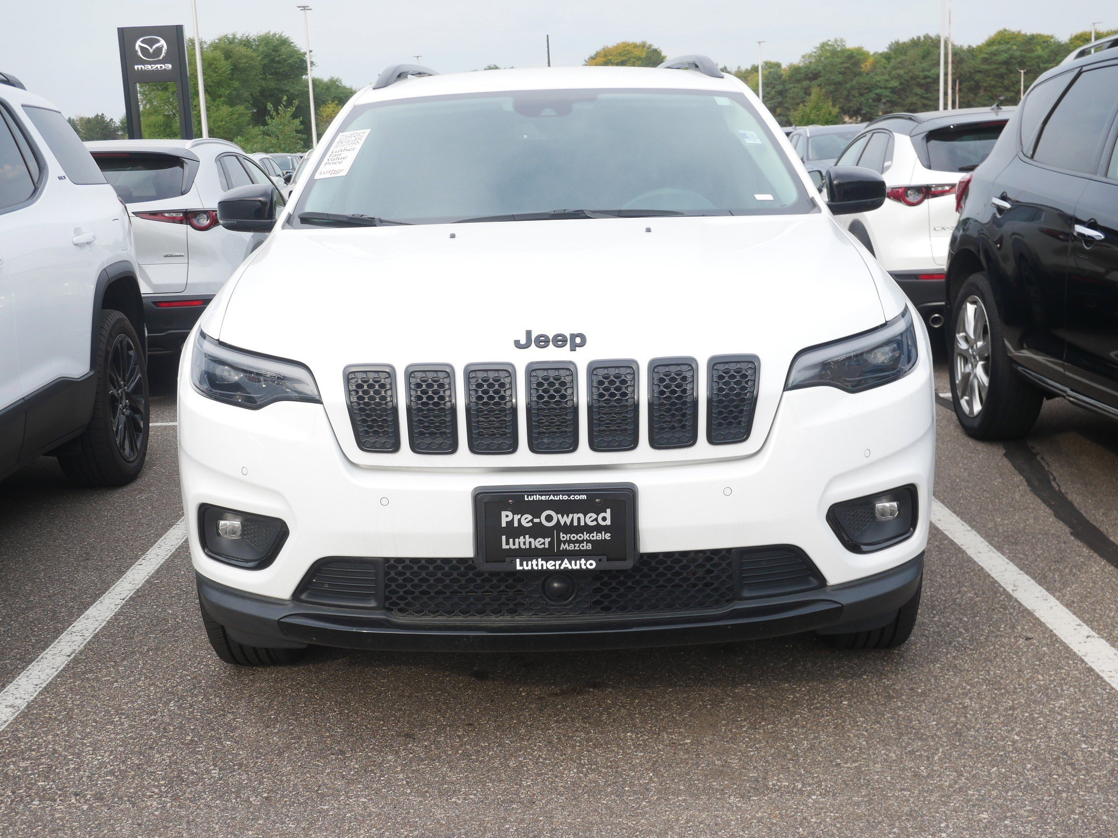 2023 Jeep Cherokee Altitude Lux photo 2