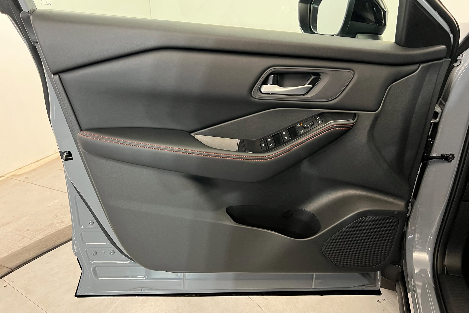 2026 Nissan Rogue SV photo 14